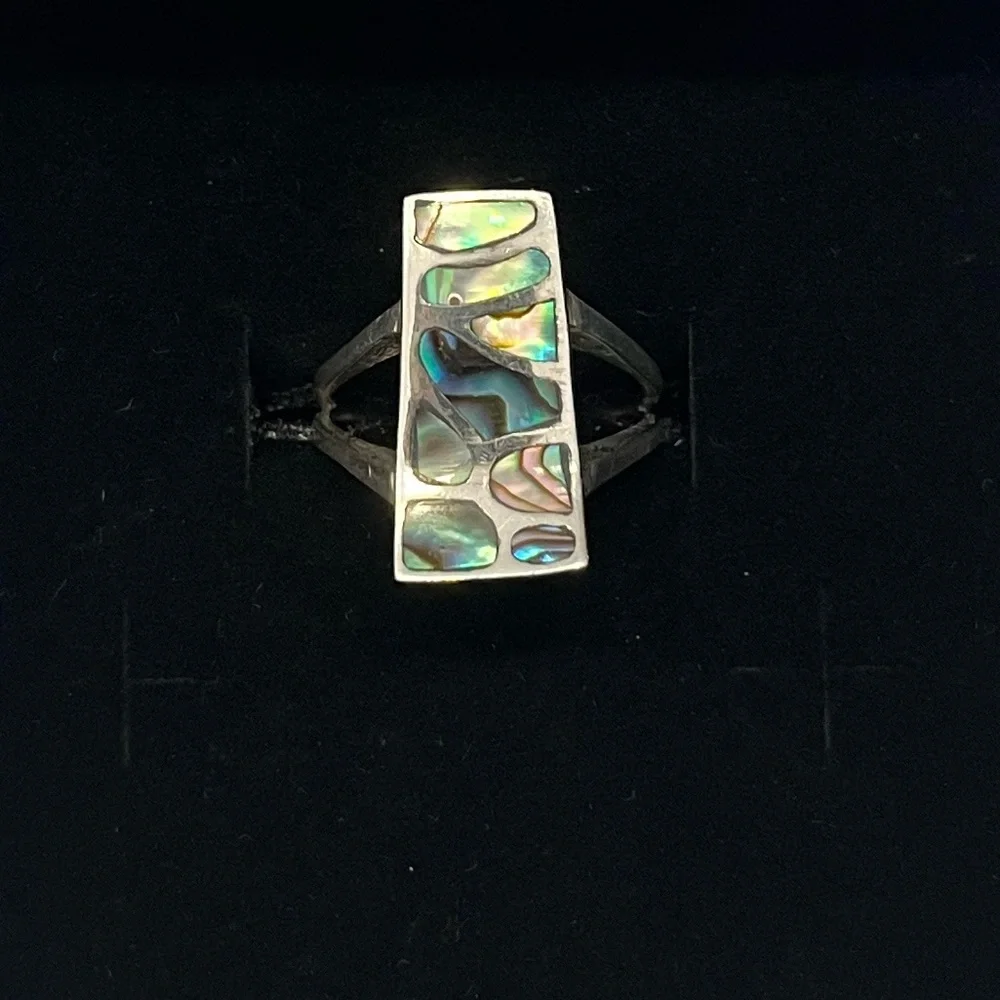Sterling silver mother of pearl ring. Size 7.25 - Picture 6 of 10